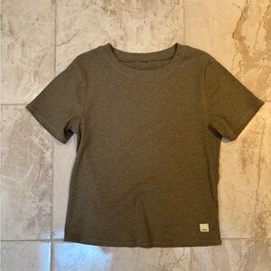 Vuori Pose Fitted Tee Size Medium